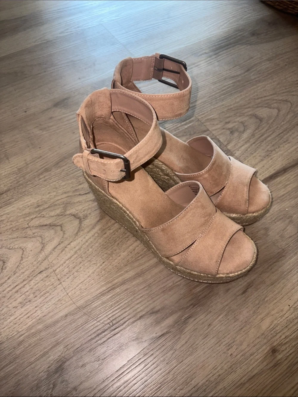 Women's Tan Suede Ankle-Strap Wedge Sandals espadrille rope pattern size 8.5 3in